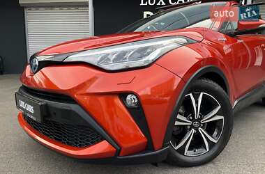Позашляховик / Кросовер Toyota C-HR 2020 в 