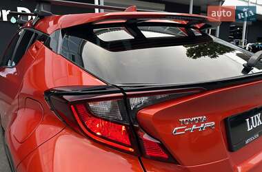 Позашляховик / Кросовер Toyota C-HR 2020 в 