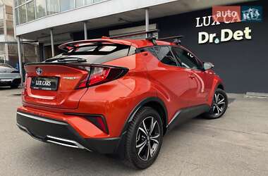 Позашляховик / Кросовер Toyota C-HR 2020 в 