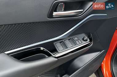 Позашляховик / Кросовер Toyota C-HR 2020 в 