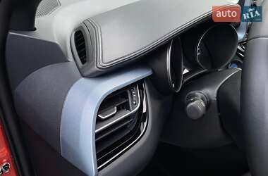 Позашляховик / Кросовер Toyota C-HR 2020 в 