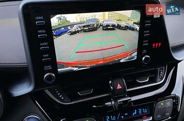 Позашляховик / Кросовер Toyota C-HR 2020 в 