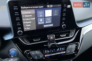 Позашляховик / Кросовер Toyota C-HR 2020 в 