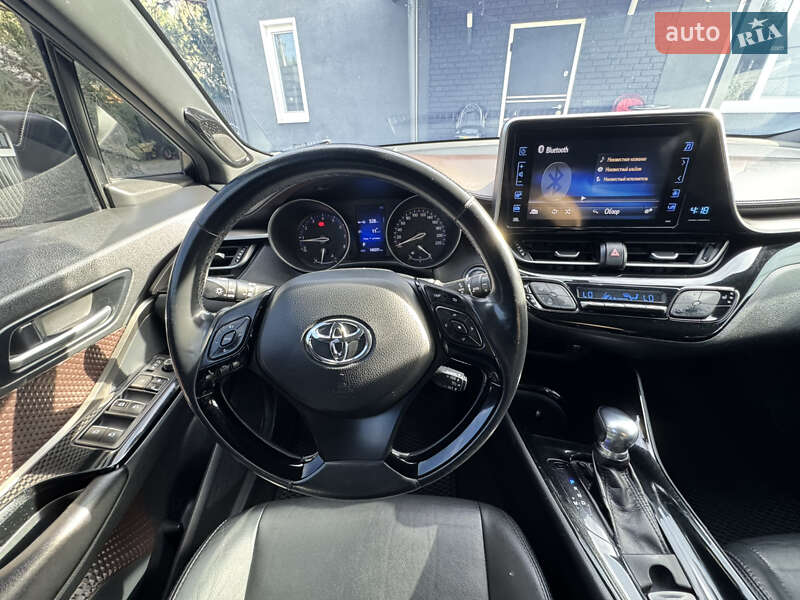 Внедорожник / Кроссовер Toyota C-HR 2017 в Макарове