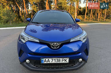 Внедорожник / Кроссовер Toyota C-HR 2016 в 