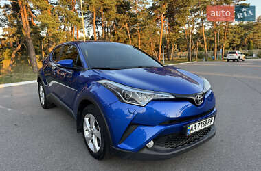 Внедорожник / Кроссовер Toyota C-HR 2016 в 