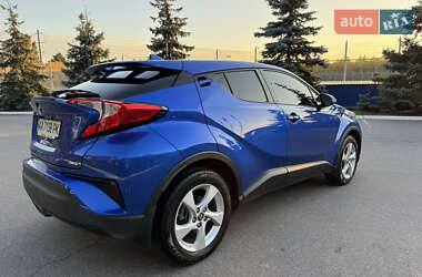 Внедорожник / Кроссовер Toyota C-HR 2016 в 