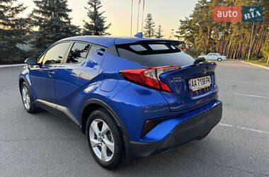 Внедорожник / Кроссовер Toyota C-HR 2016 в 