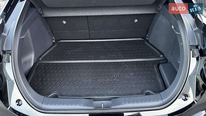 Позашляховик / Кросовер Toyota C-HR 2024 в Ужгороді