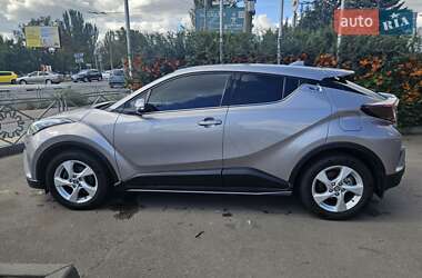 Внедорожник / Кроссовер Toyota C-HR 2019 в 