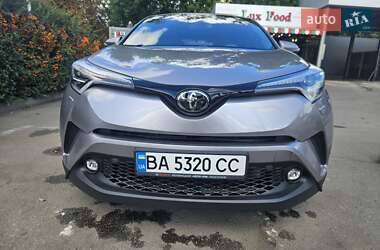 Внедорожник / Кроссовер Toyota C-HR 2019 в 