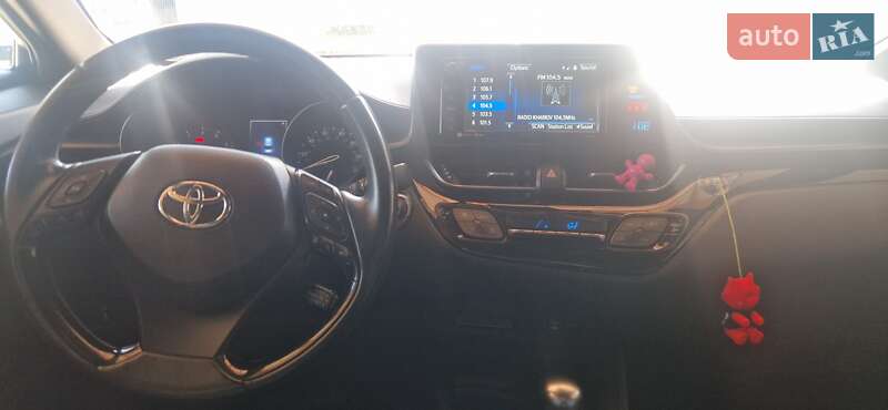 Позашляховик / Кросовер Toyota C-HR 2017 в Харкові