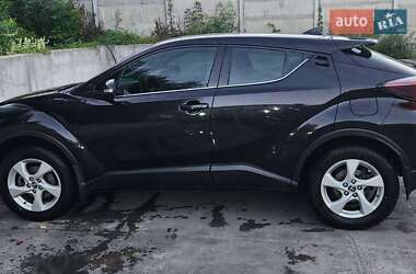 Позашляховик / Кросовер Toyota C-HR 2016 в  фото 4 Позашляховик / Кросовер Toyota C-HR 2016 в