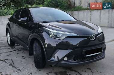 Позашляховик / Кросовер Toyota C-HR 2016 в  фото 9 Позашляховик / Кросовер Toyota C-HR 2016 в