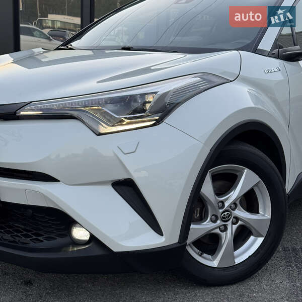 Внедорожник / Кроссовер Toyota C-HR 2018 в Киеве