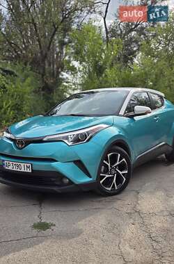 Внедорожник / Кроссовер Toyota C-HR 2017 в Запорожье