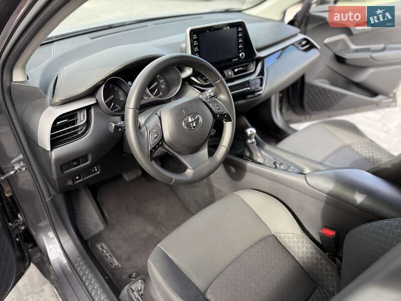 Позашляховик / Кросовер Toyota C-HR 2021 в Дніпрі