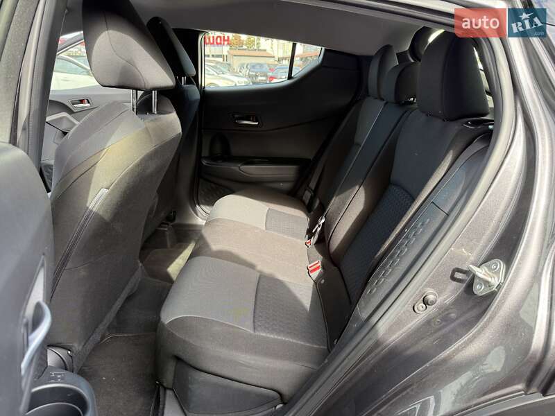 Позашляховик / Кросовер Toyota C-HR 2021 в Дніпрі