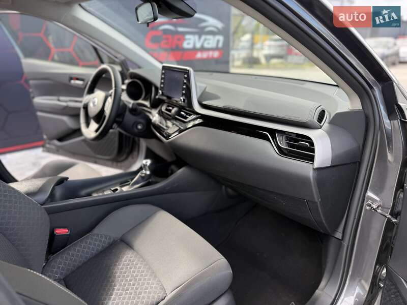 Позашляховик / Кросовер Toyota C-HR 2021 в Дніпрі