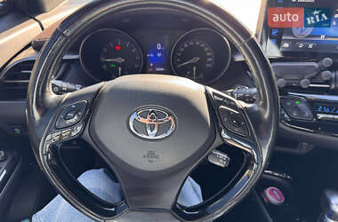 Позашляховик / Кросовер Toyota C-HR 2017 в  фото 8 Позашляховик / Кросовер Toyota C-HR 2017 в
