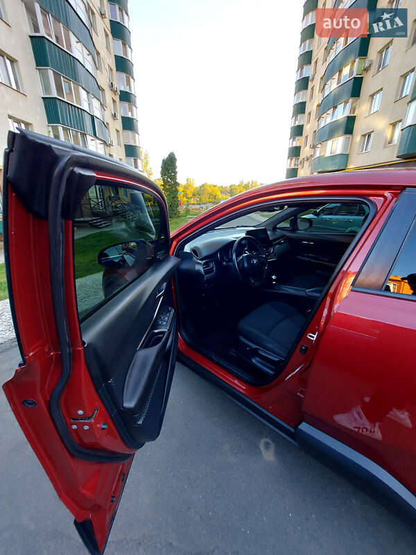 Позашляховик / Кросовер Toyota C-HR 2017 в Сумах