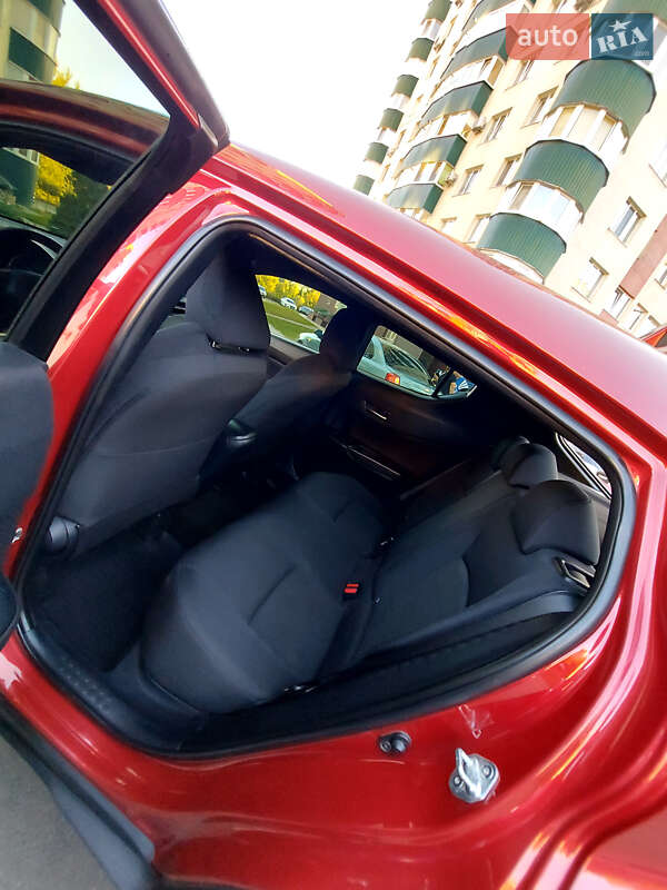 Позашляховик / Кросовер Toyota C-HR 2017 в Сумах