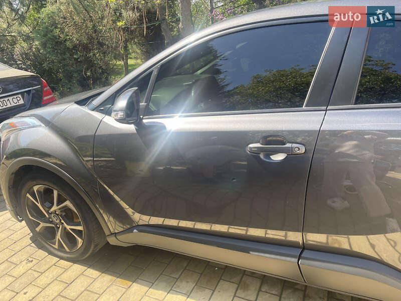 Позашляховик / Кросовер Toyota C-HR 2017 в Дніпрі