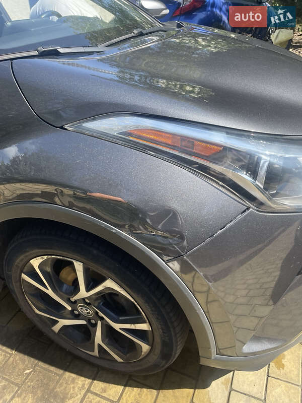 Позашляховик / Кросовер Toyota C-HR 2017 в Дніпрі
