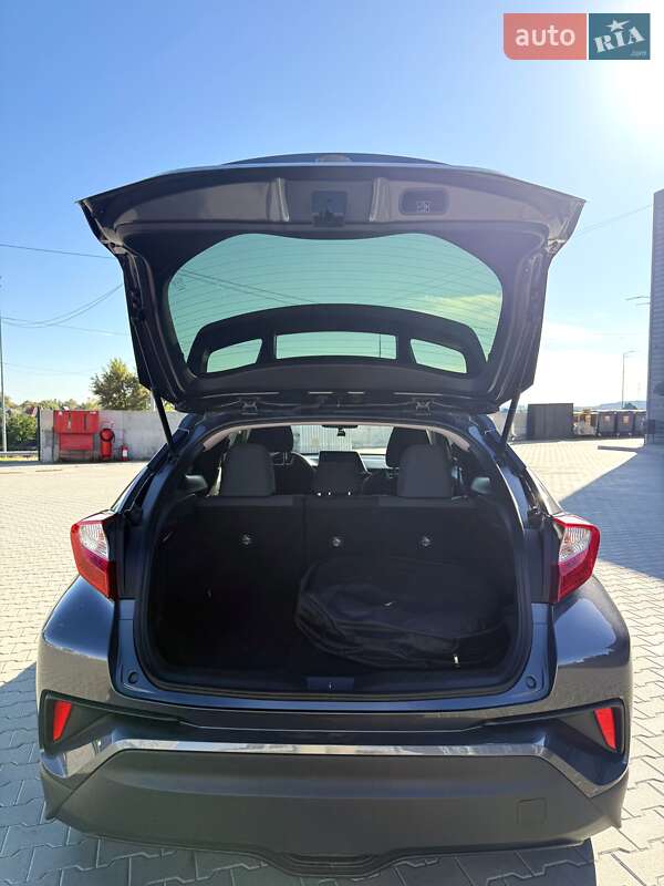 Позашляховик / Кросовер Toyota C-HR 2019 в Києві фото 9 Позашляховик / Кросовер Toyota C-HR 2019 в Києві