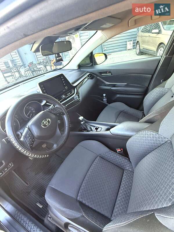 Позашляховик / Кросовер Toyota C-HR 2019 в Києві фото 15 Позашляховик / Кросовер Toyota C-HR 2019 в Києві