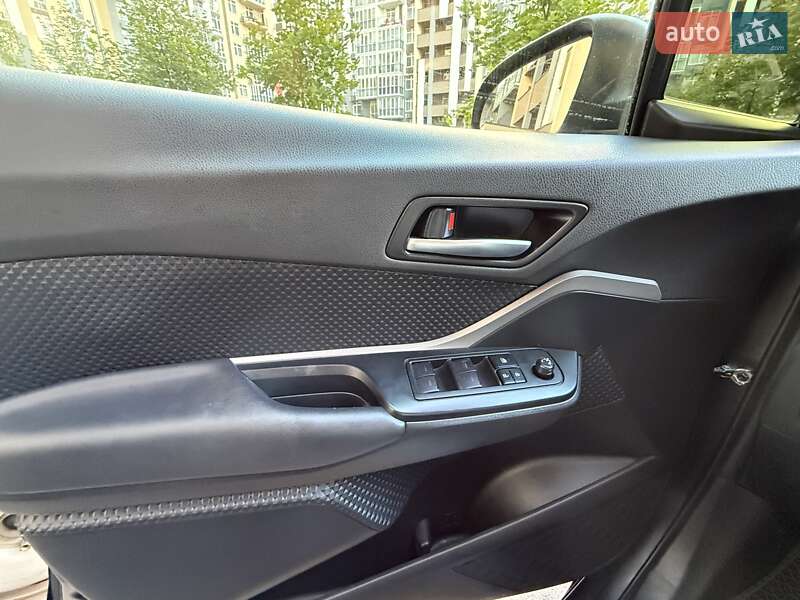 Позашляховик / Кросовер Toyota C-HR 2019 в Києві фото 25 Позашляховик / Кросовер Toyota C-HR 2019 в Києві