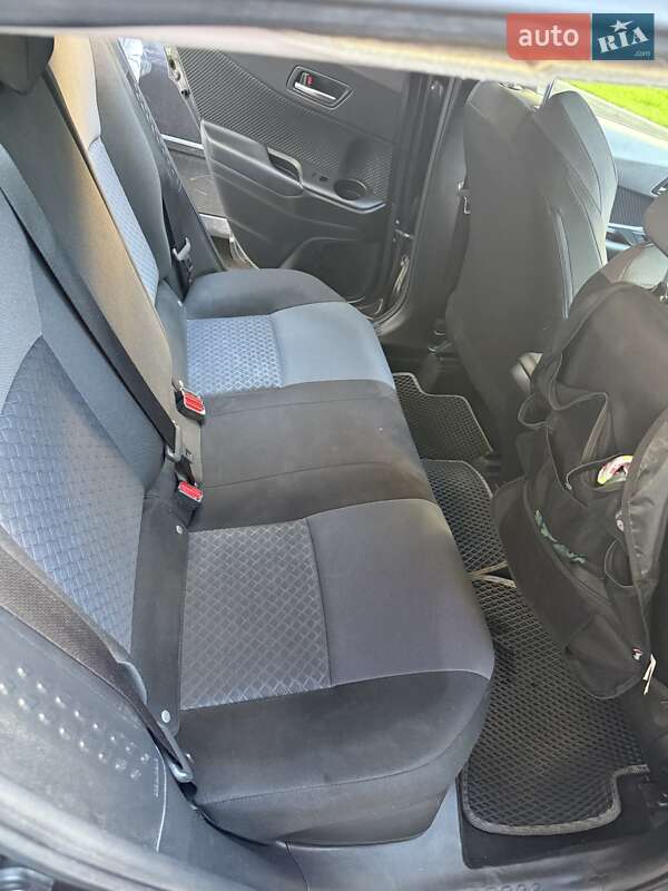 Позашляховик / Кросовер Toyota C-HR 2019 в Києві фото 24 Позашляховик / Кросовер Toyota C-HR 2019 в Києві