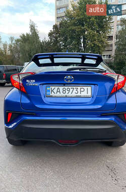 Внедорожник / Кроссовер Toyota C-HR 2017 в 