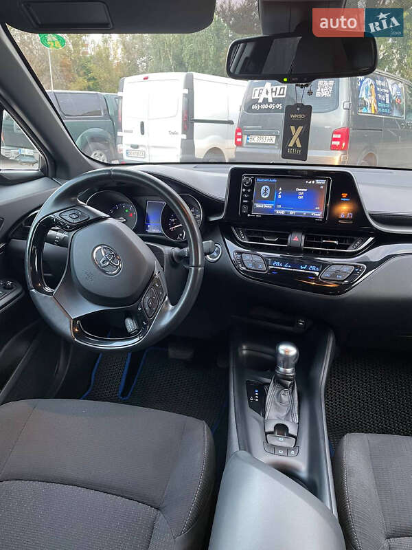 Позашляховик / Кросовер Toyota C-HR 2017 в Софіївській Борщагівці