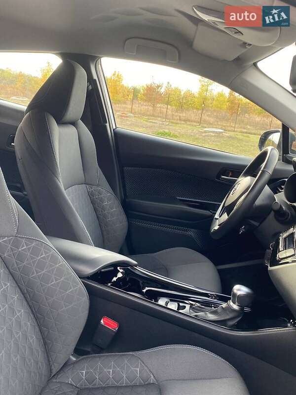 Внедорожник / Кроссовер Toyota C-HR 2019 в Полтаве фото 22 Внедорожник / Кроссовер Toyota C-HR 2019 в Полтаве