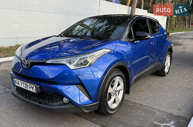 Внедорожник / Кроссовер Toyota C-HR 2016 в 