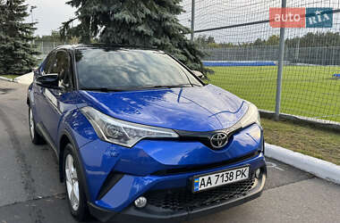 Внедорожник / Кроссовер Toyota C-HR 2016 в 