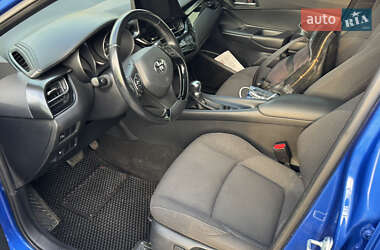 Внедорожник / Кроссовер Toyota C-HR 2016 в 
