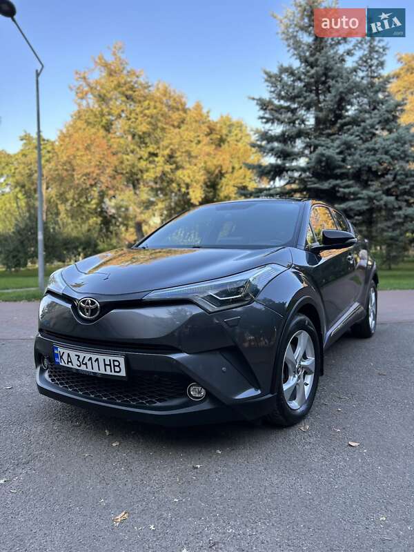 Внедорожник / Кроссовер Toyota C-HR 2017 в Киеве фото 2 Внедорожник / Кроссовер Toyota C-HR 2017 в Киеве