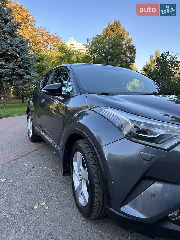 Внедорожник / Кроссовер Toyota C-HR 2017 в Киеве фото 8 Внедорожник / Кроссовер Toyota C-HR 2017 в Киеве