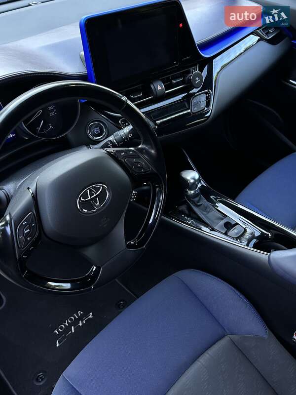 Внедорожник / Кроссовер Toyota C-HR 2017 в Киеве фото 17 Внедорожник / Кроссовер Toyota C-HR 2017 в Киеве