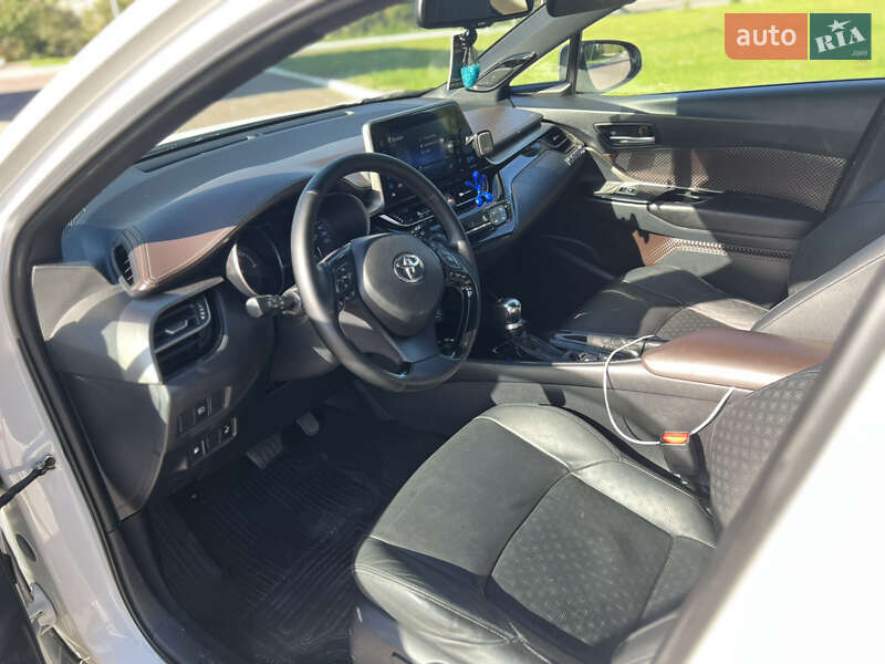Внедорожник / Кроссовер Toyota C-HR 2018 в Львове