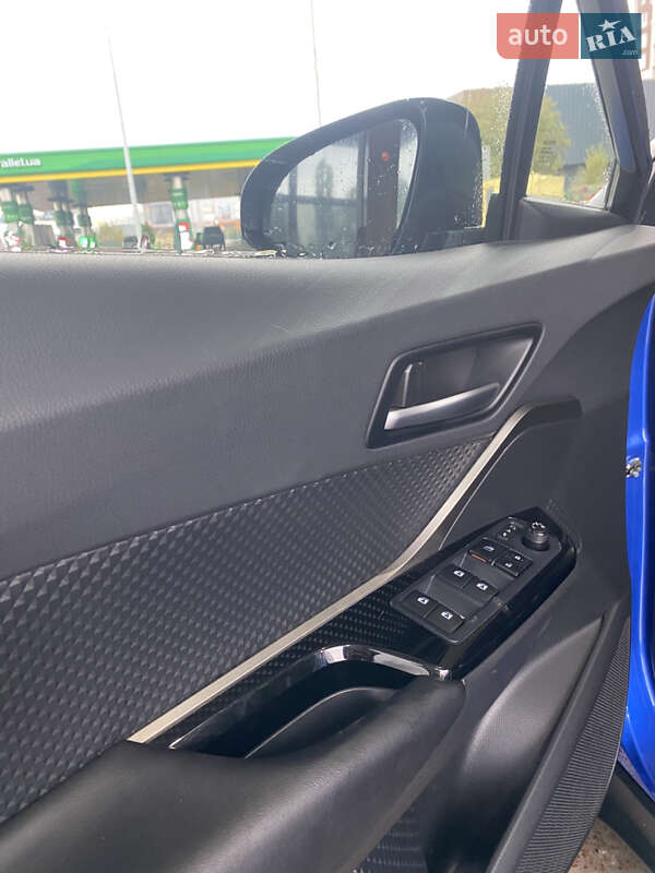 Внедорожник / Кроссовер Toyota C-HR 2019 в Киеве