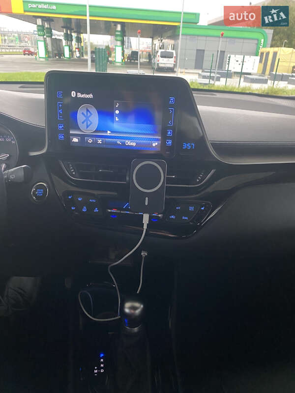 Внедорожник / Кроссовер Toyota C-HR 2019 в Киеве