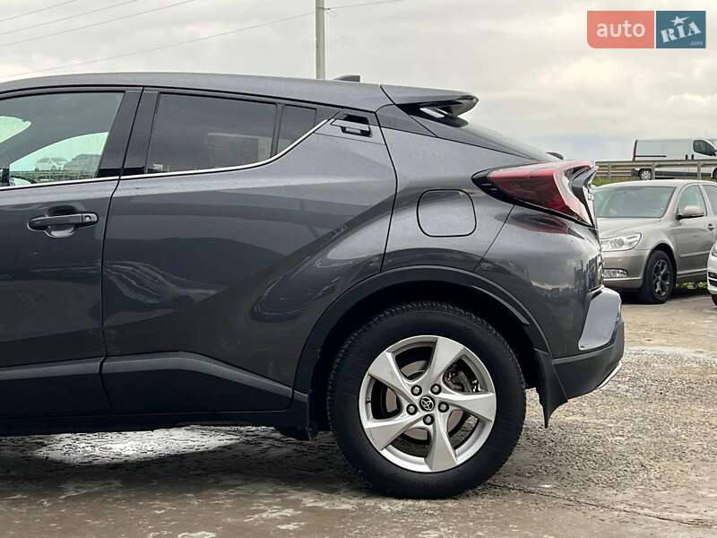 Внедорожник / Кроссовер Toyota C-HR 2017 в Львове