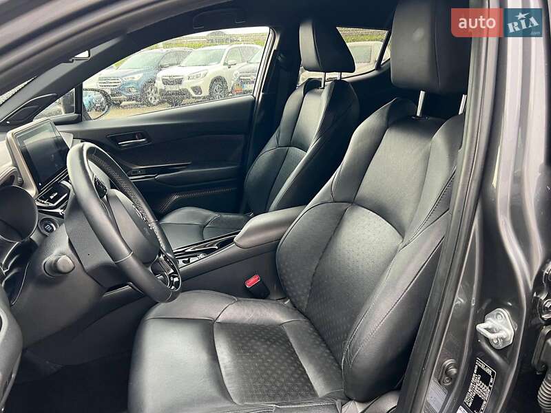 Внедорожник / Кроссовер Toyota C-HR 2017 в Львове