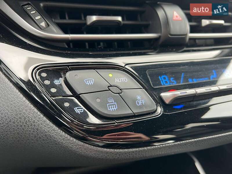 Внедорожник / Кроссовер Toyota C-HR 2017 в Львове