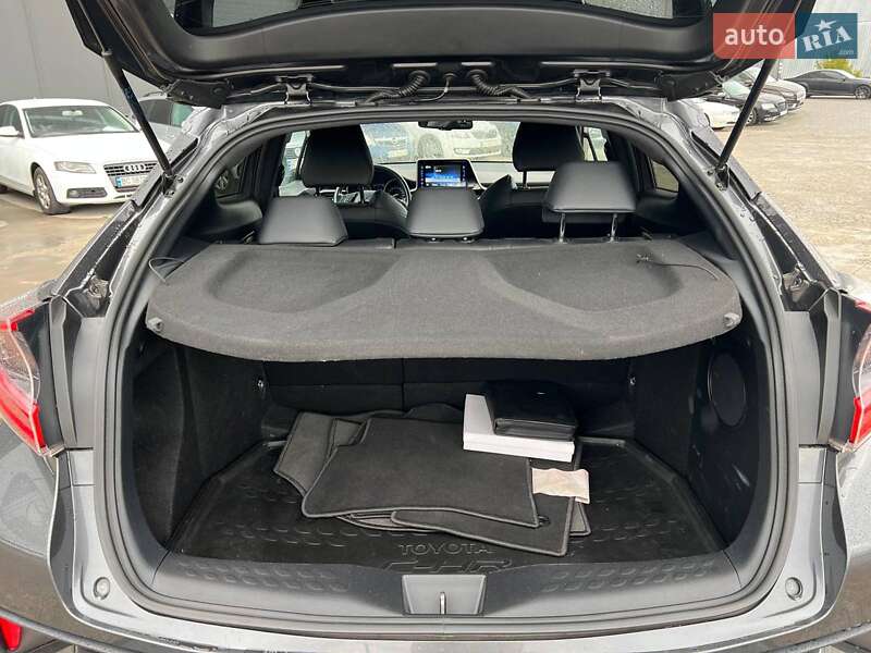 Внедорожник / Кроссовер Toyota C-HR 2017 в Львове