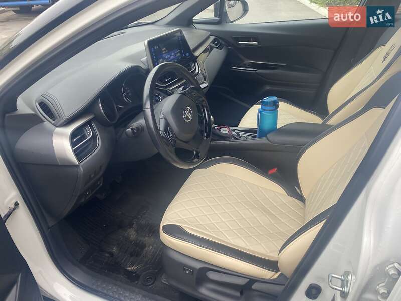 Позашляховик / Кросовер Toyota C-HR 2019 в Києві фото 8 Позашляховик / Кросовер Toyota C-HR 2019 в Києві