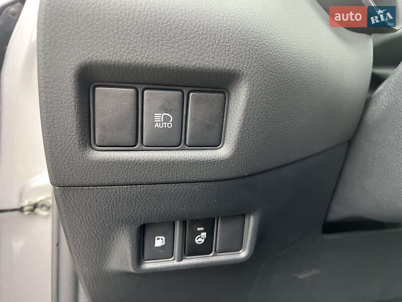 Позашляховик / Кросовер Toyota C-HR 2020 в Харкові фото 16 Позашляховик / Кросовер Toyota C-HR 2020 в Харкові